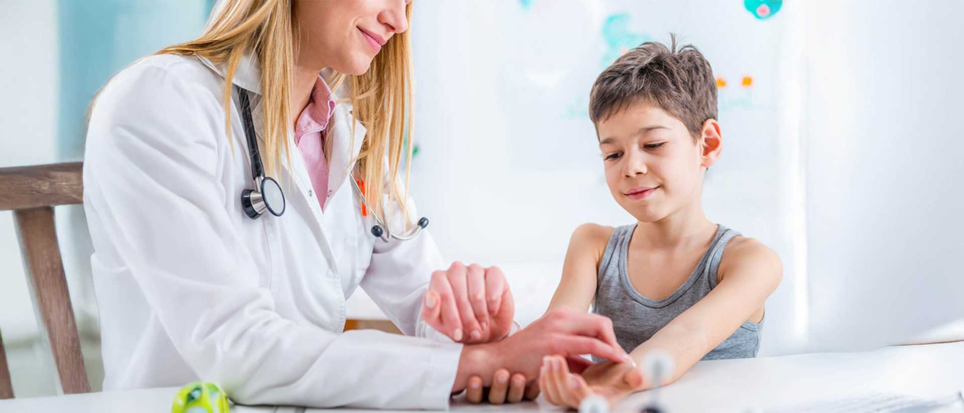 Skórne problemy u dzieci – kiedy warto odwiedzić dermatologa?